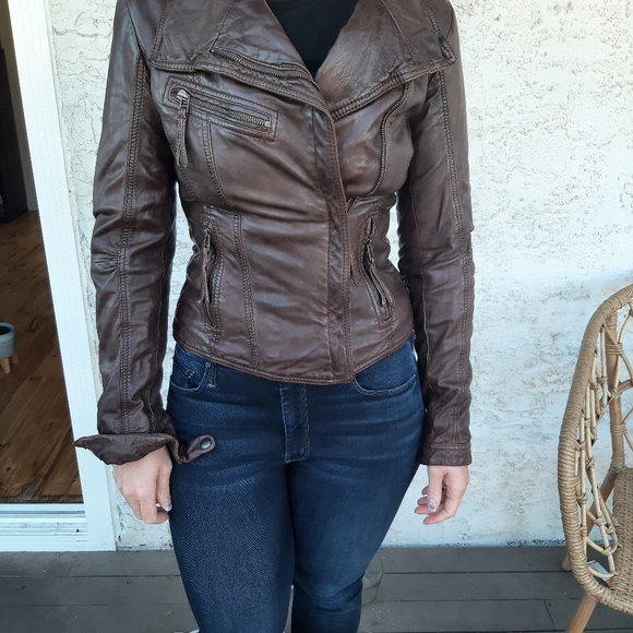 Gorgeous Danier leather moto jacket - Picture 1 of 5